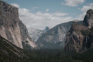 Yosemite National Park Travel Guide: Attractions, Seasons, and Tips